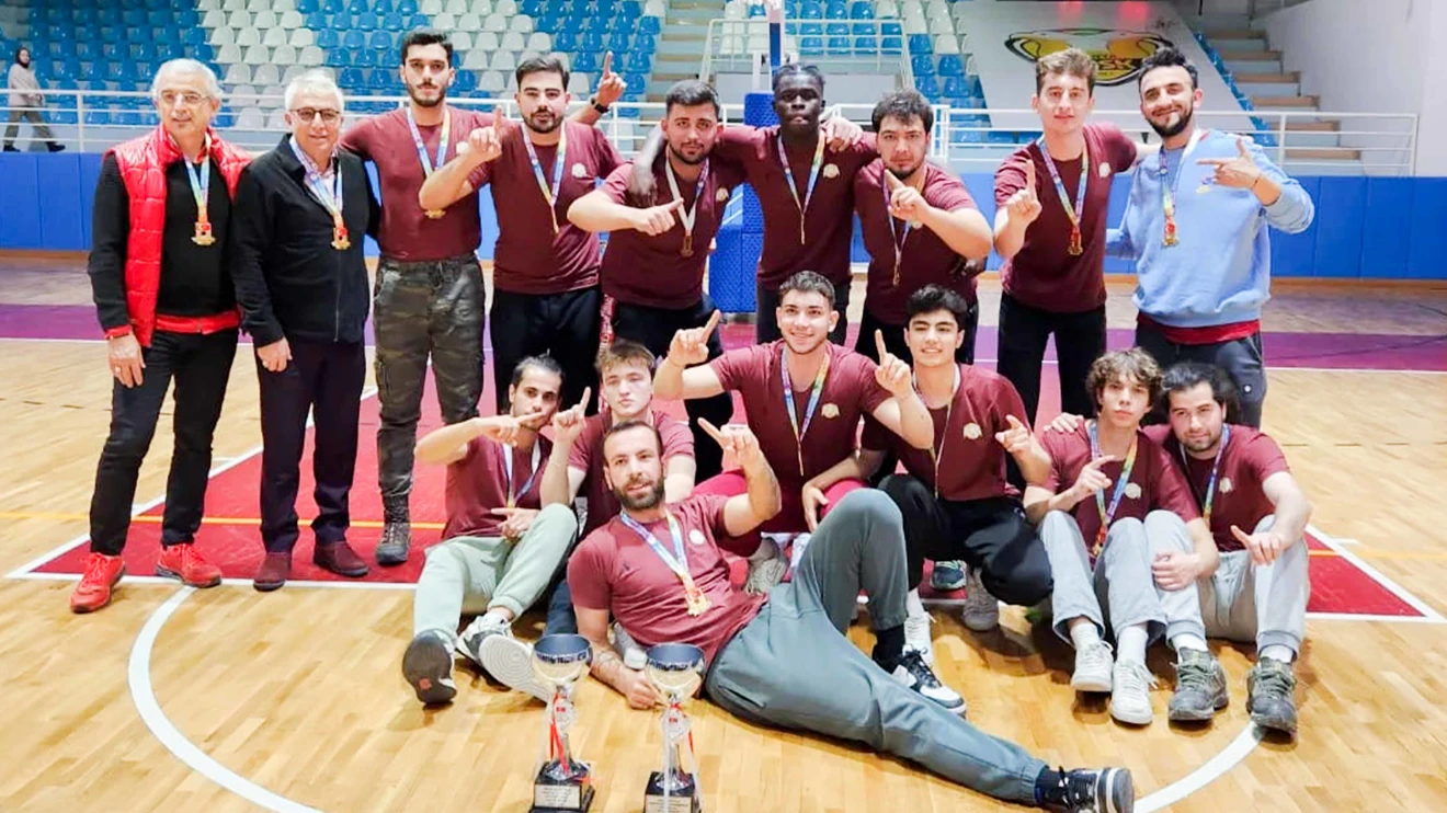 Selçuk Üniversitesi basketbol takımları birinci oldu